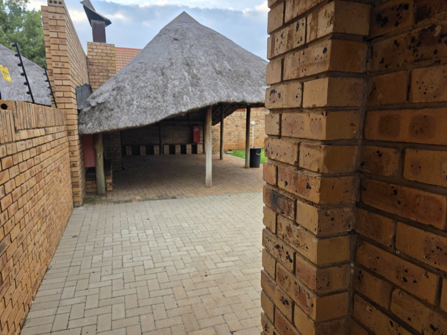 2 Bedroom Property for Sale in Langenhovenpark Free State